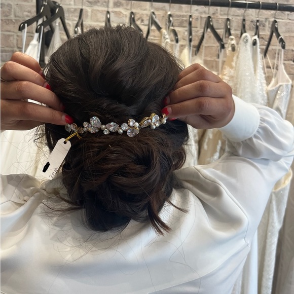 Luna + Stone bridal hairpiece (gold with pearls and crystals) - Picture 2 of 2